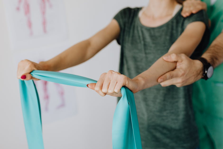 Stretch band exercise with rehabilitation patient at Neurowell